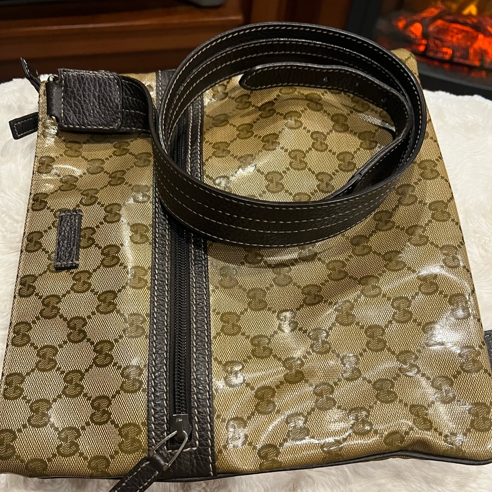 Beautiful vintage Gucci crossbody bag in EUC..